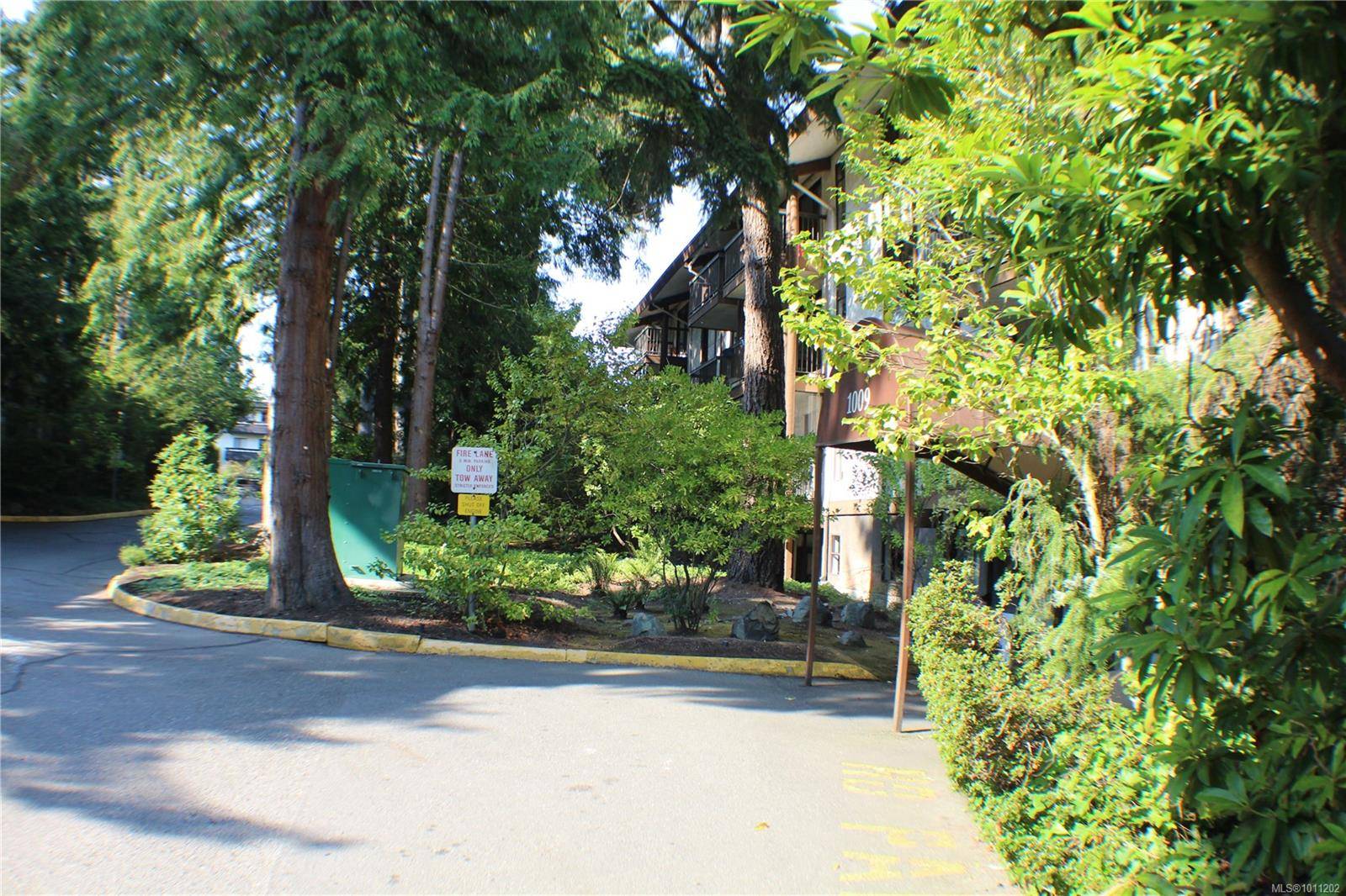 Saanich, BC V8X 4B1,1009 McKenzie Ave #311