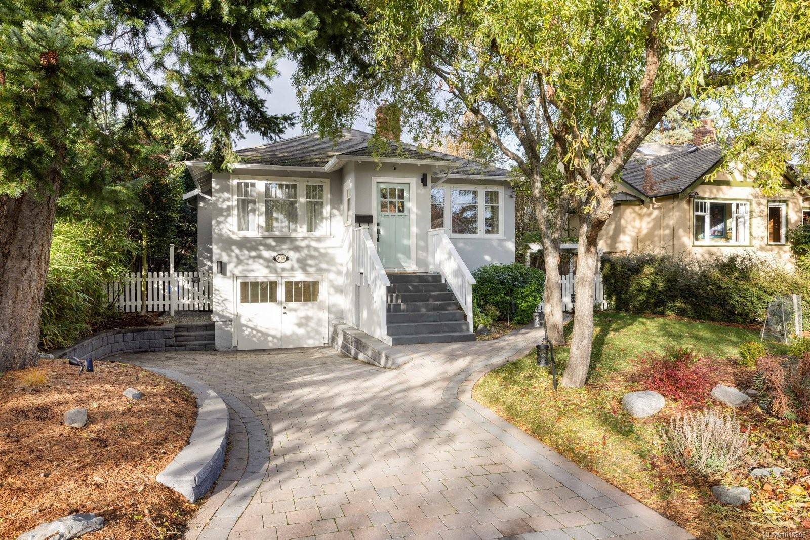 Oak Bay, BC V8S 2P9,2168 Bartlett Ave