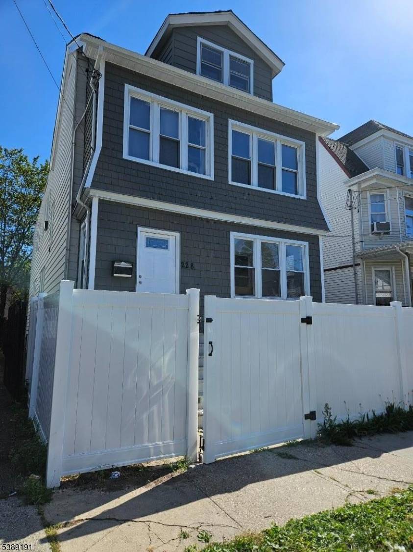 Newark City, NJ 07106,228 W End Ave