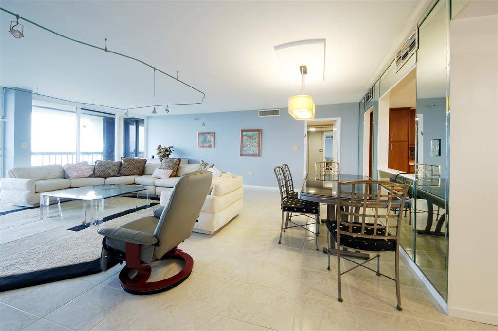 West Palm Beach, FL 33401,2480 Presidential Way #1903