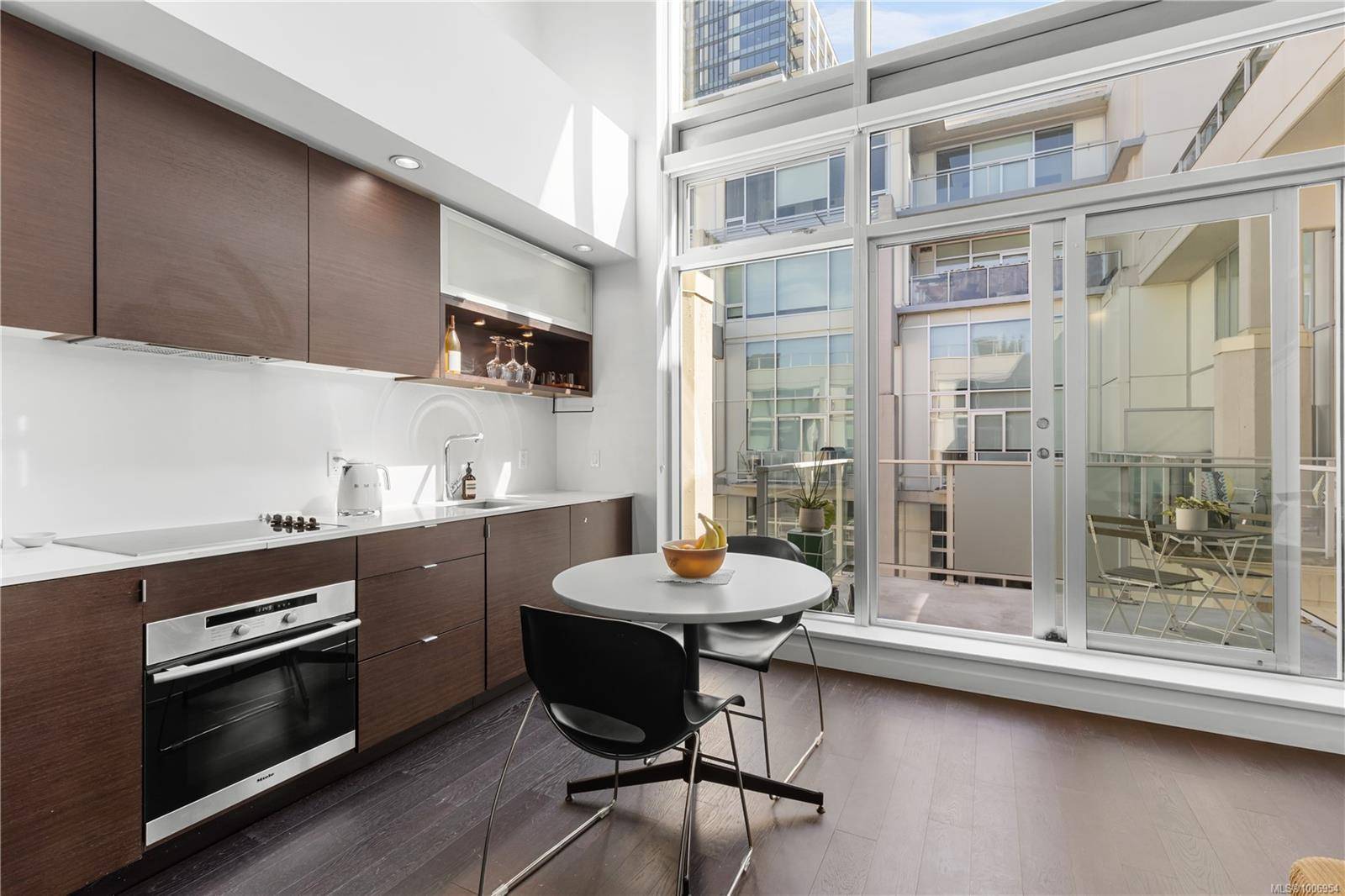 Victoria, BC V8W 0B8,770 Fisgard St #413