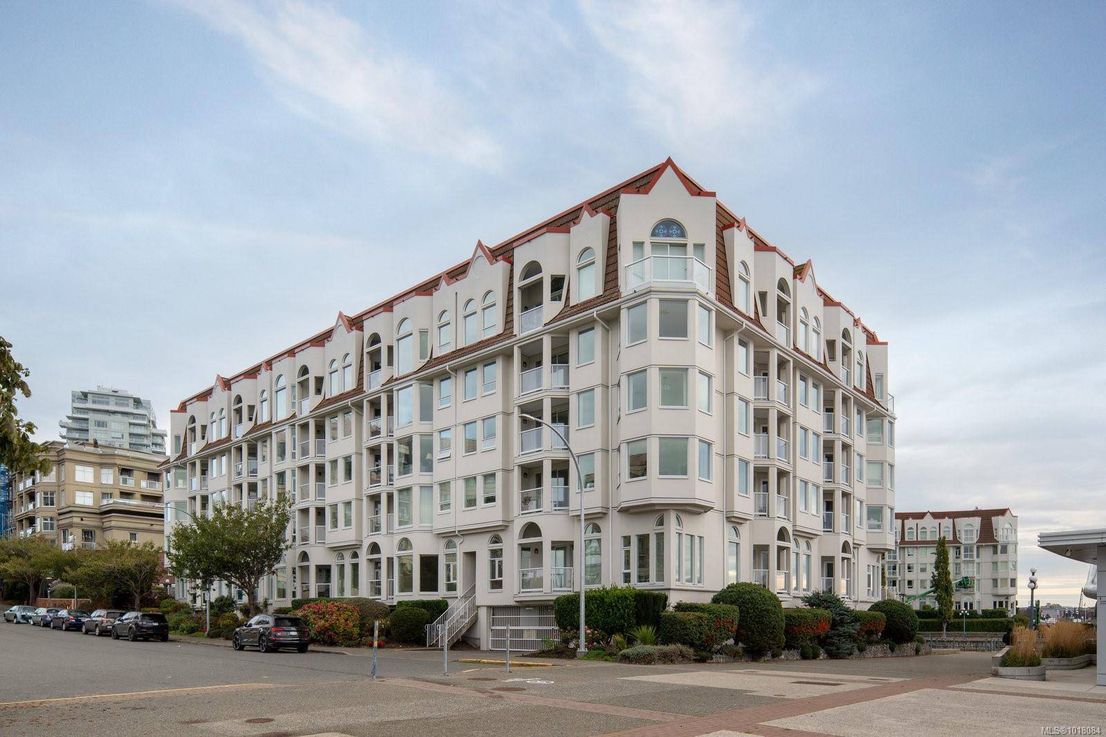 Victoria, BC V9A 7J8,11 Cooperage Pl #203