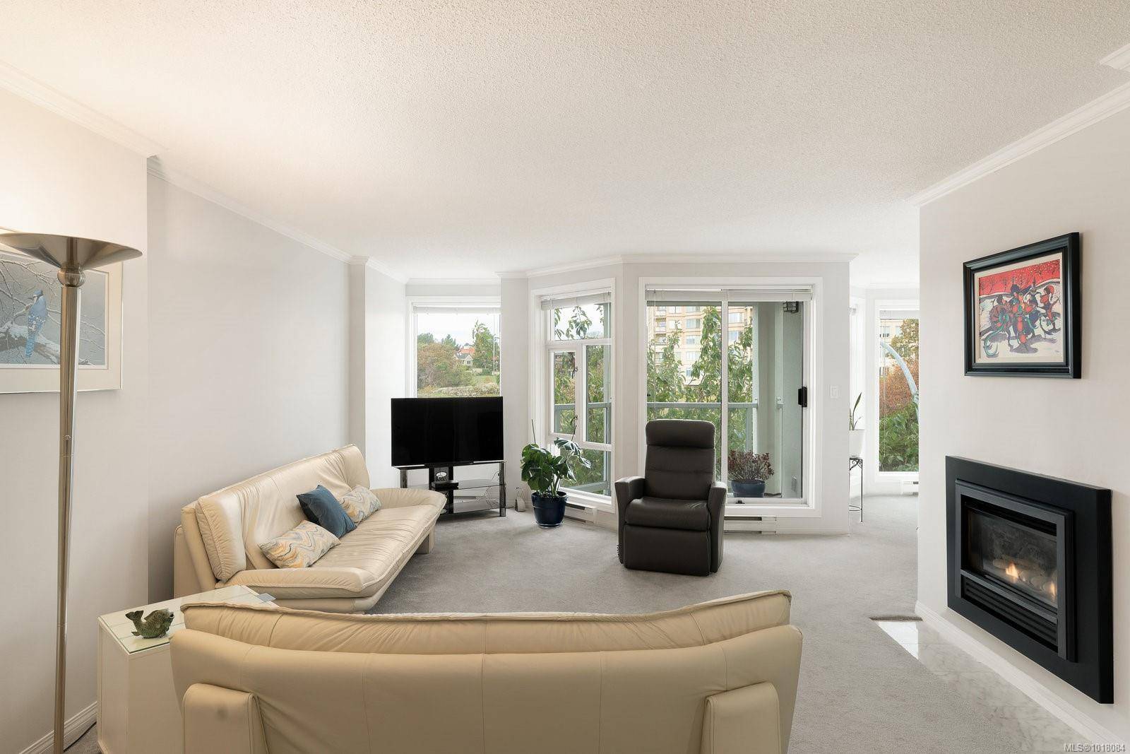 Victoria, BC V9A 7J8,11 Cooperage Pl #203