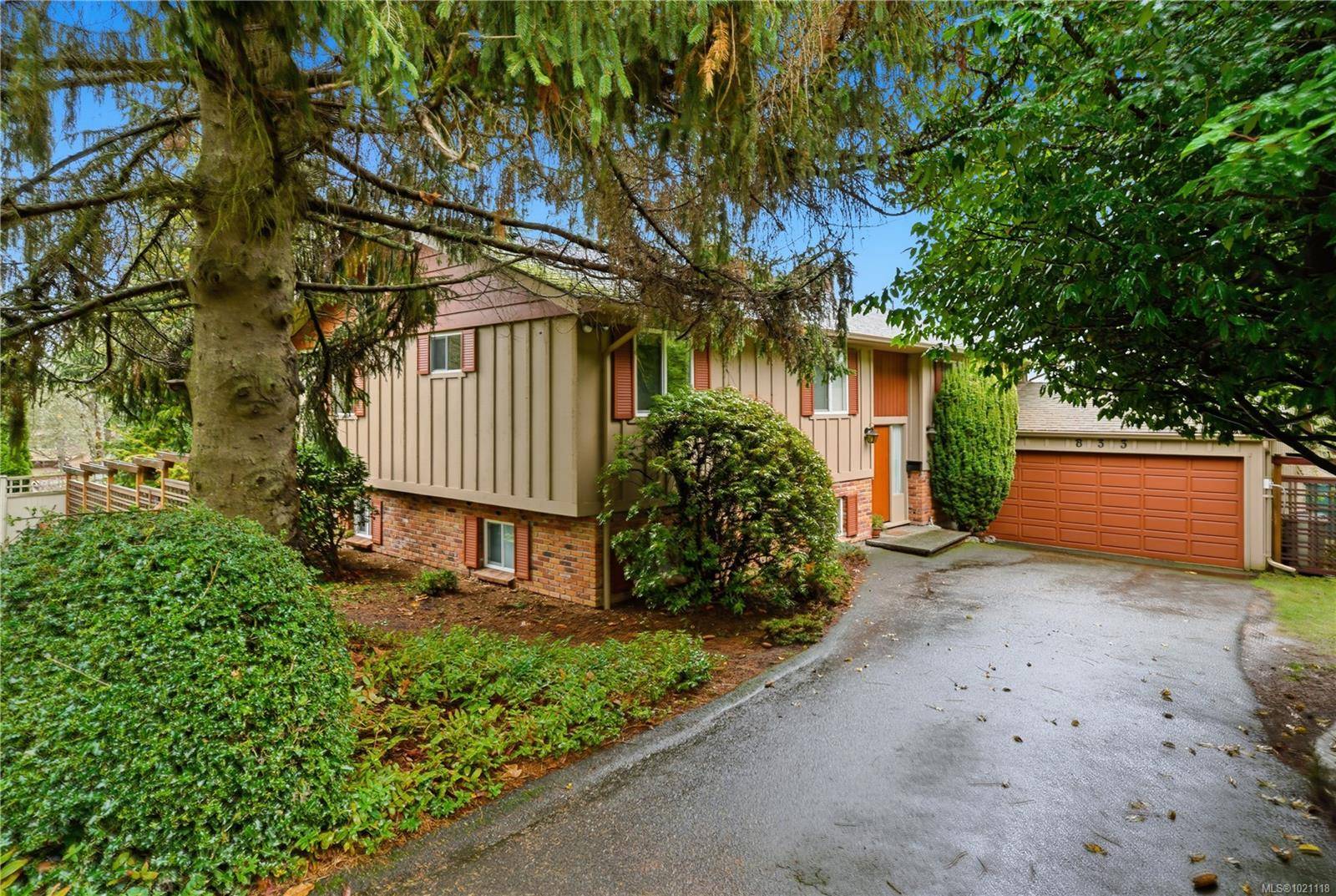 Saanich, BC V8Y 1G5,833 Alvarado Terr