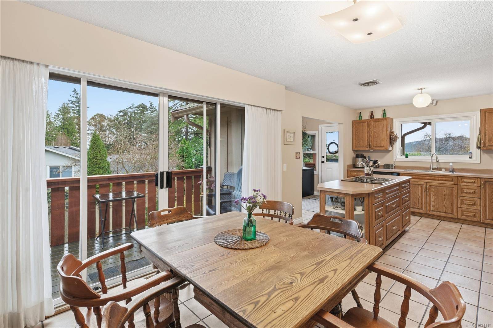 Saanich, BC V8Y 1G5,833 Alvarado Terr