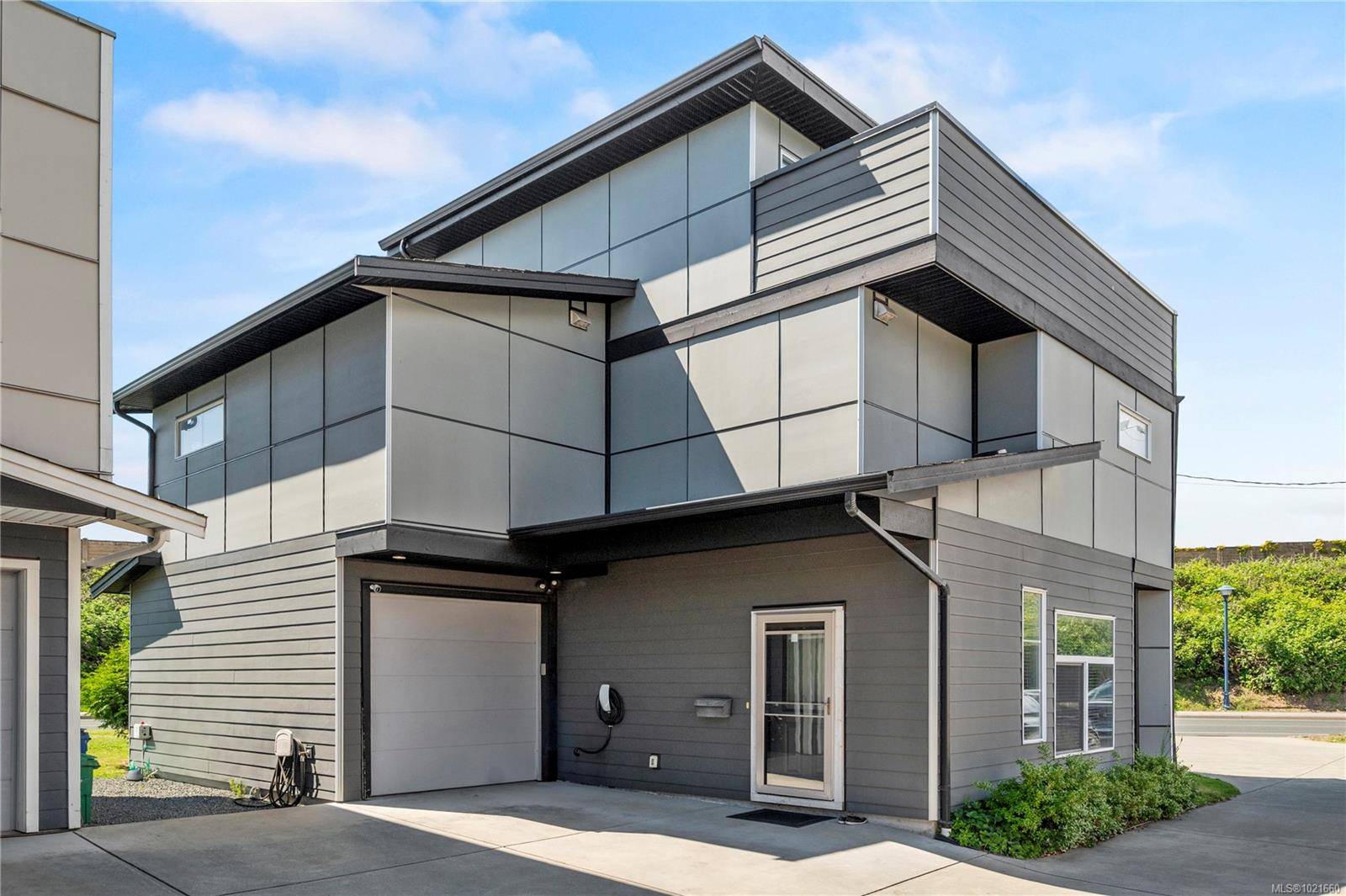 Langford, BC V9B 3G2,701 Strandlund Ave