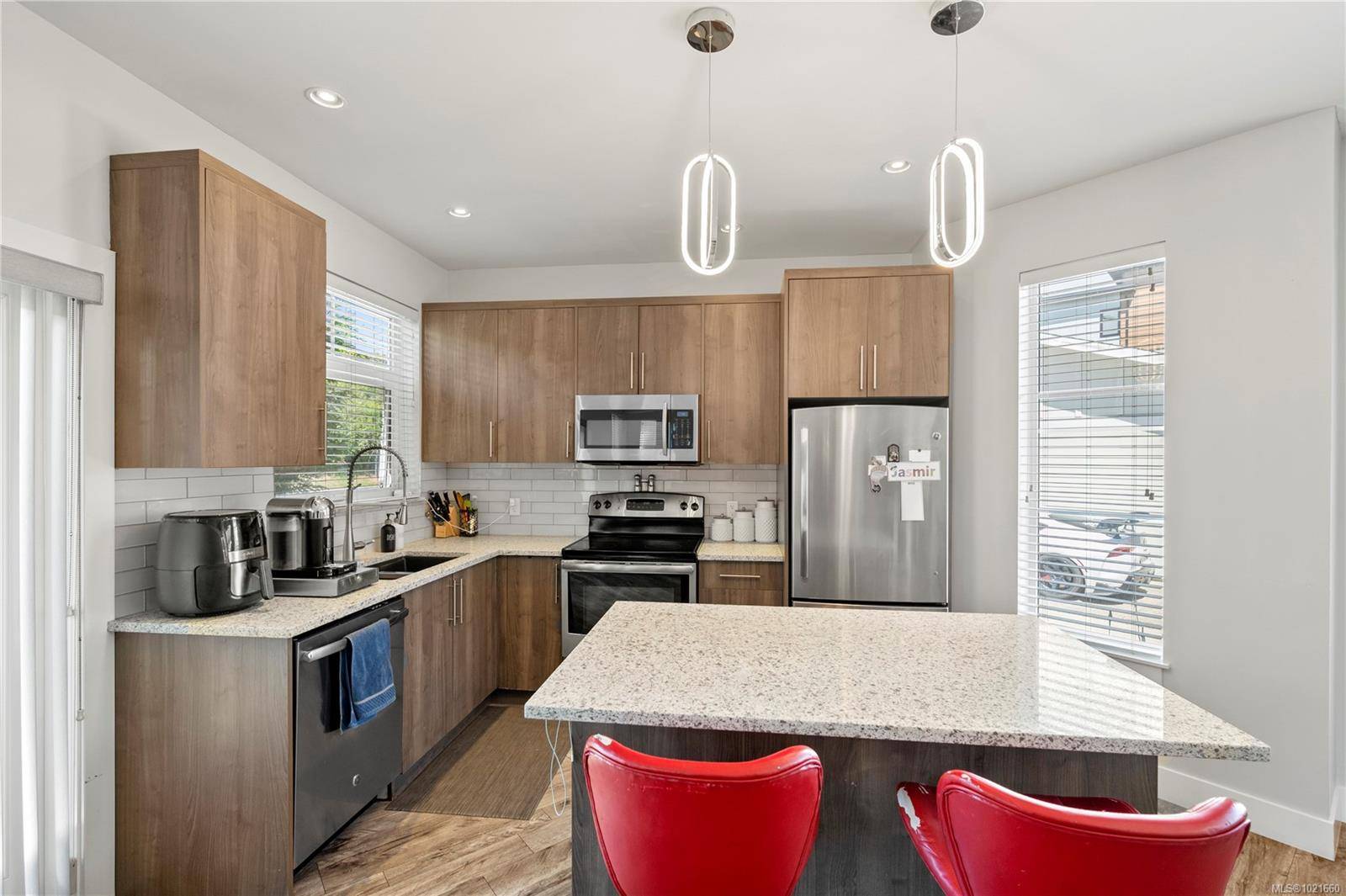 Langford, BC V9B 3G2,701 Strandlund Ave