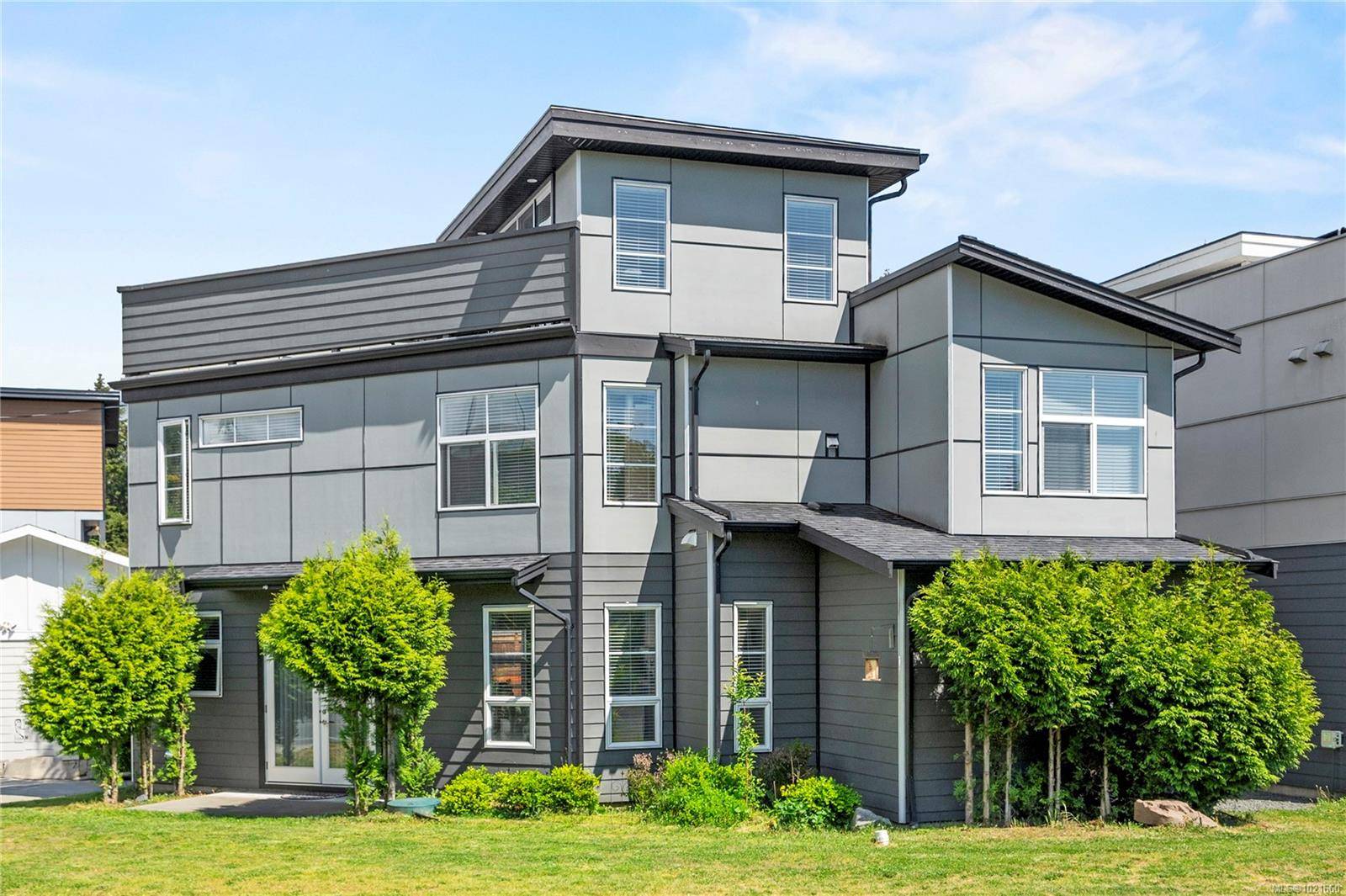 Langford, BC V9B 3G2,701 Strandlund Ave