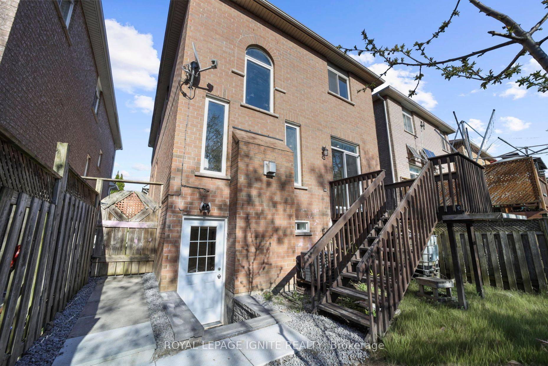 Toronto E11, ON M1B 6B2,30 Blackbird Gate