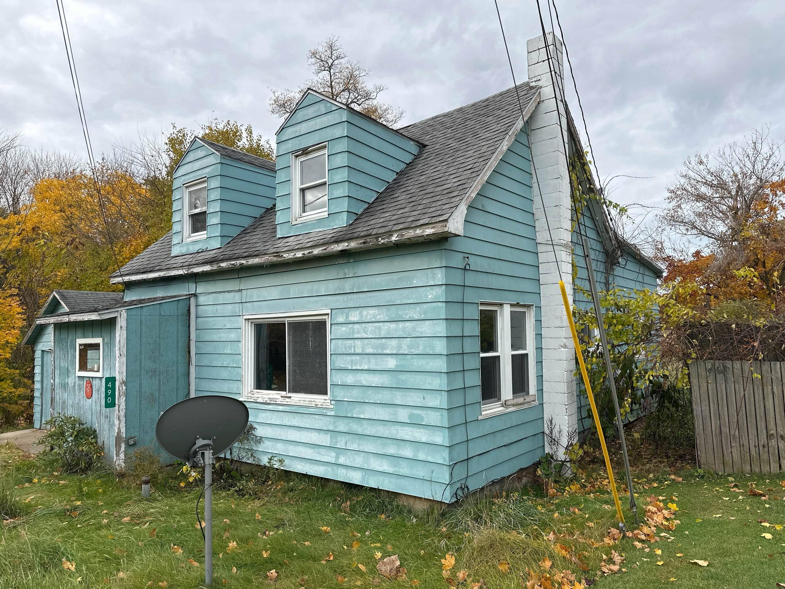 Benton Harbor, MI 49022,490 4th ST