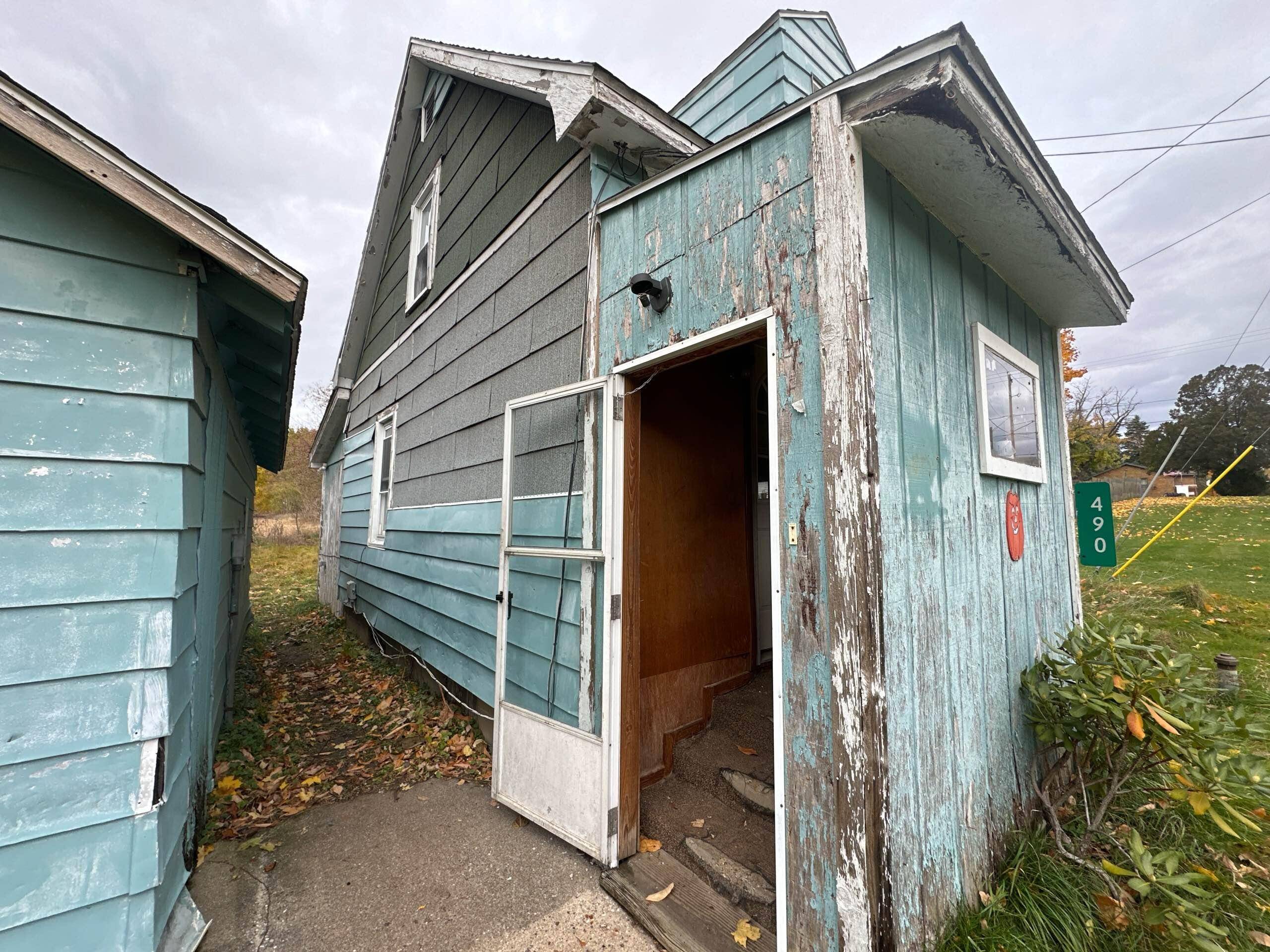 Benton Harbor, MI 49022,490 4th ST