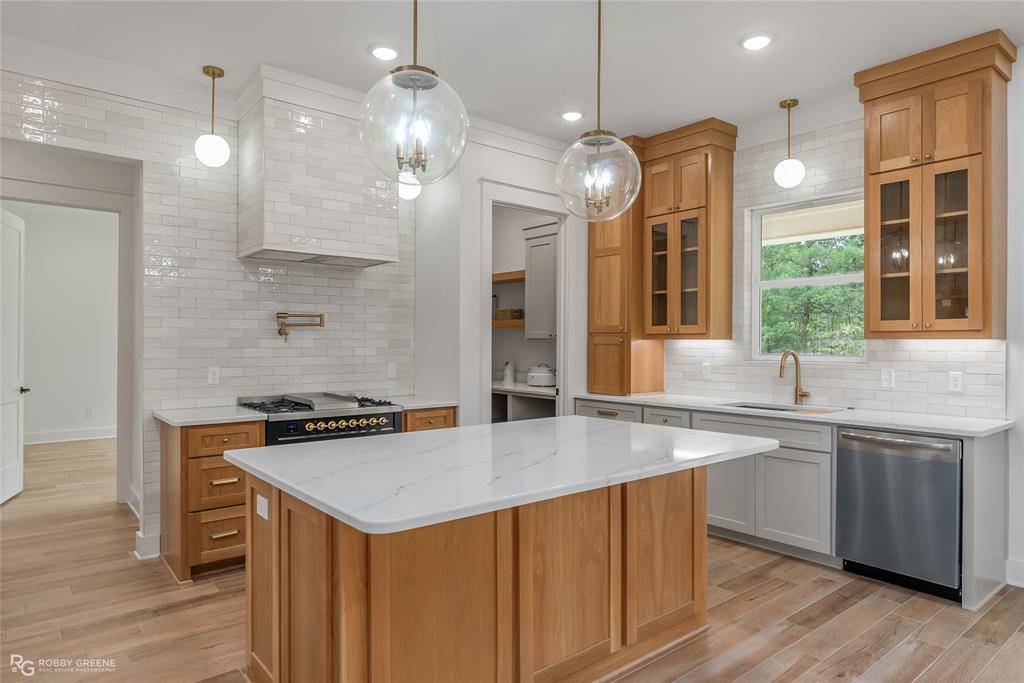 Shreveport, LA 71106,195 Creston Lane