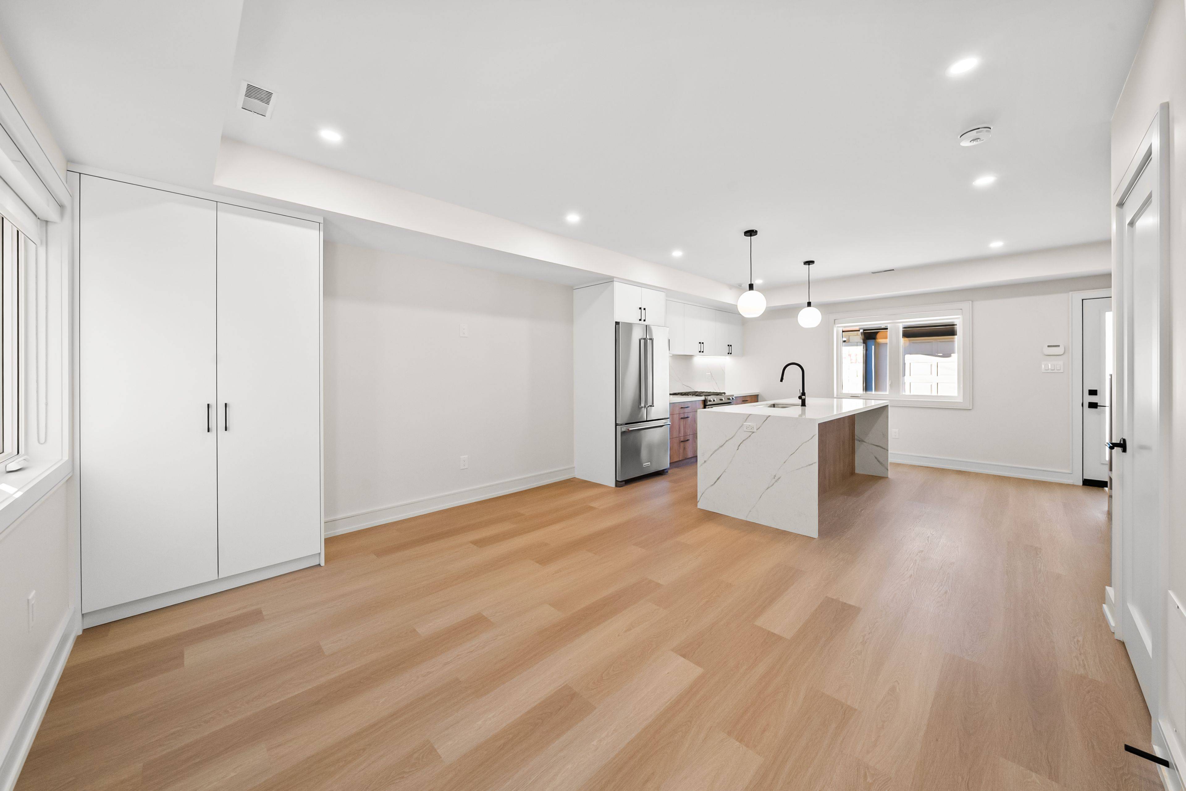 Toronto C01, ON M6J 1N9,86 Argyle ST #LANEWAY