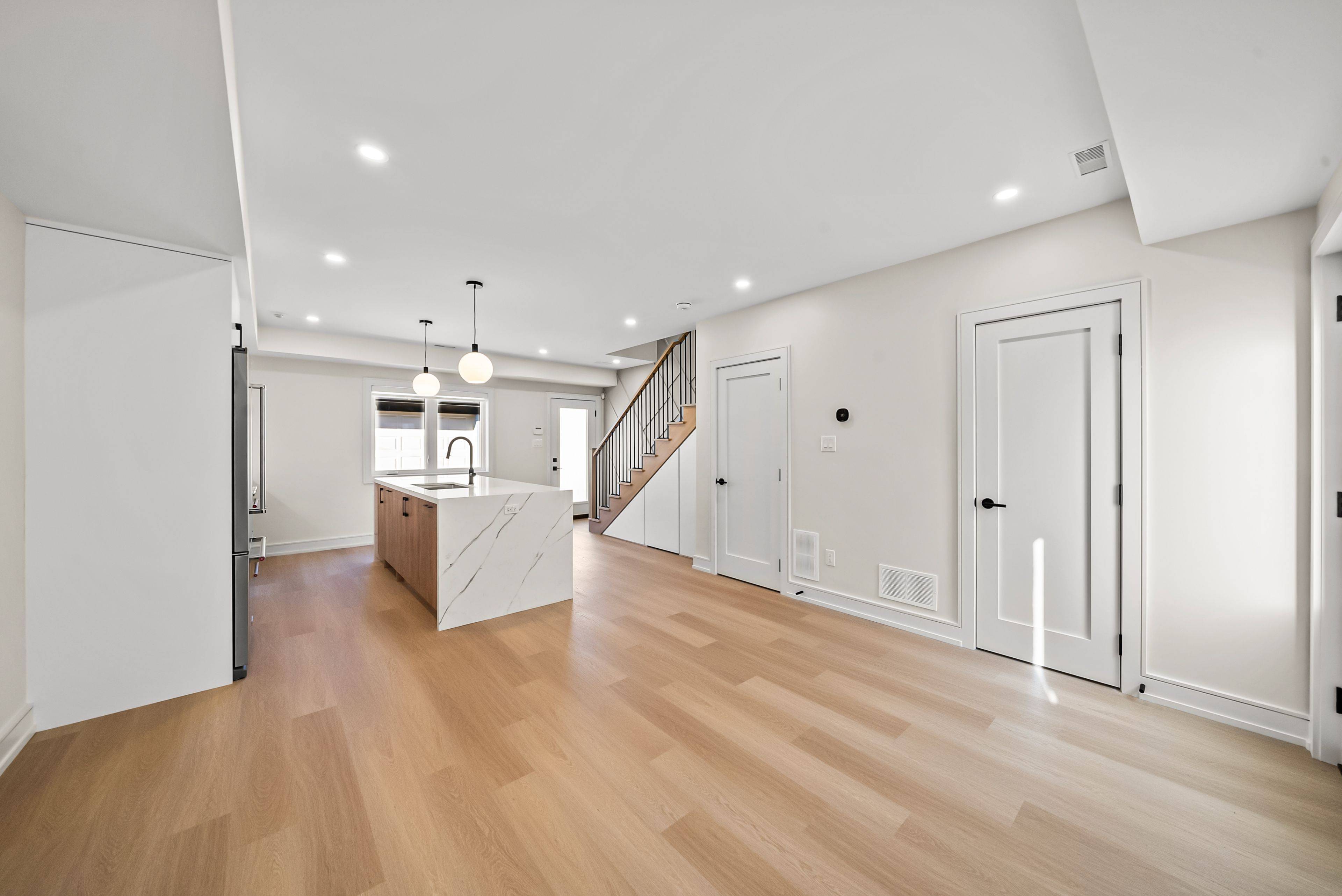 Toronto C01, ON M6J 1N9,86 Argyle ST #LANEWAY