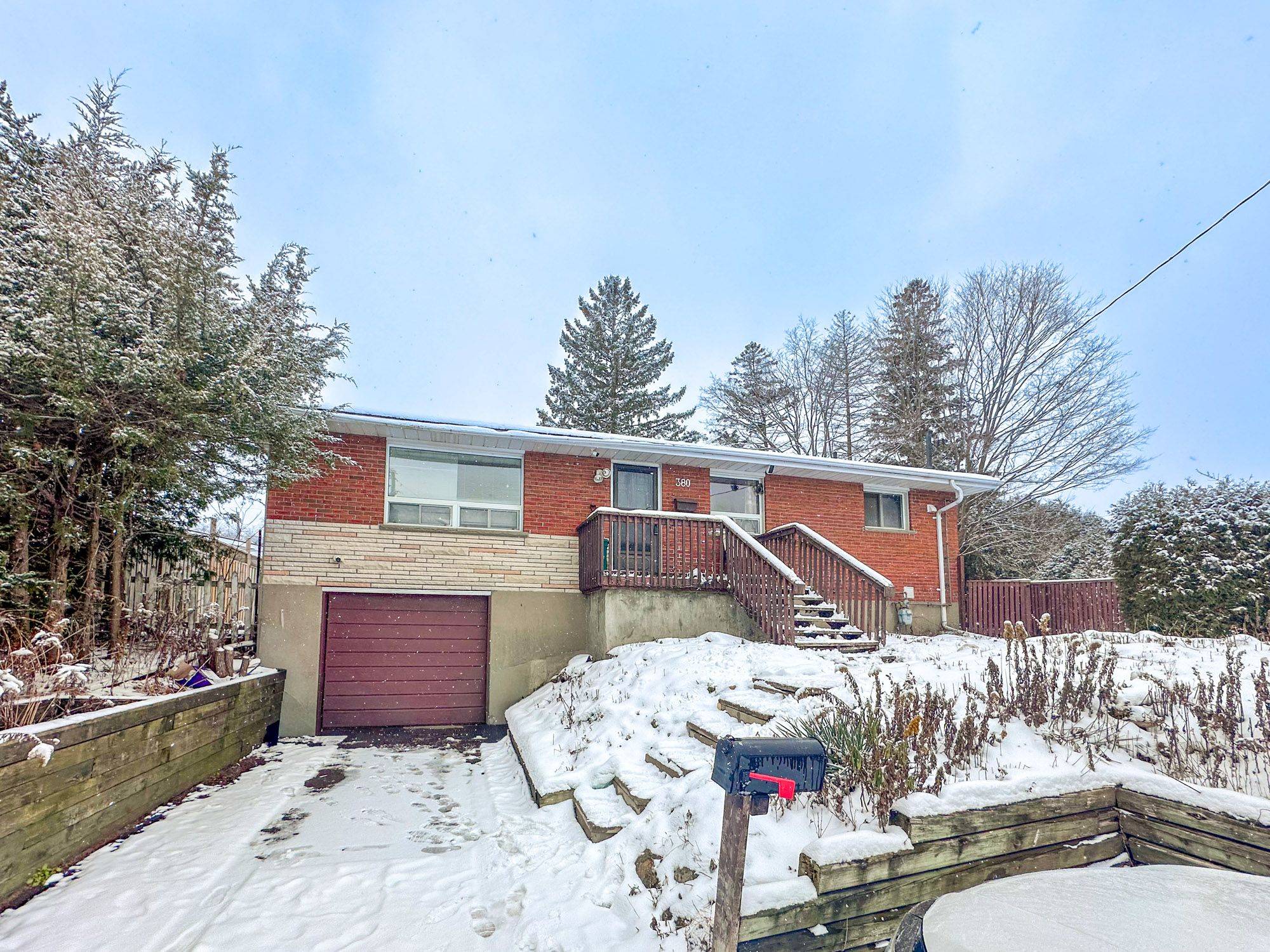 Oshawa, ON L1J 3G4,380 Arbor CT #Main floor