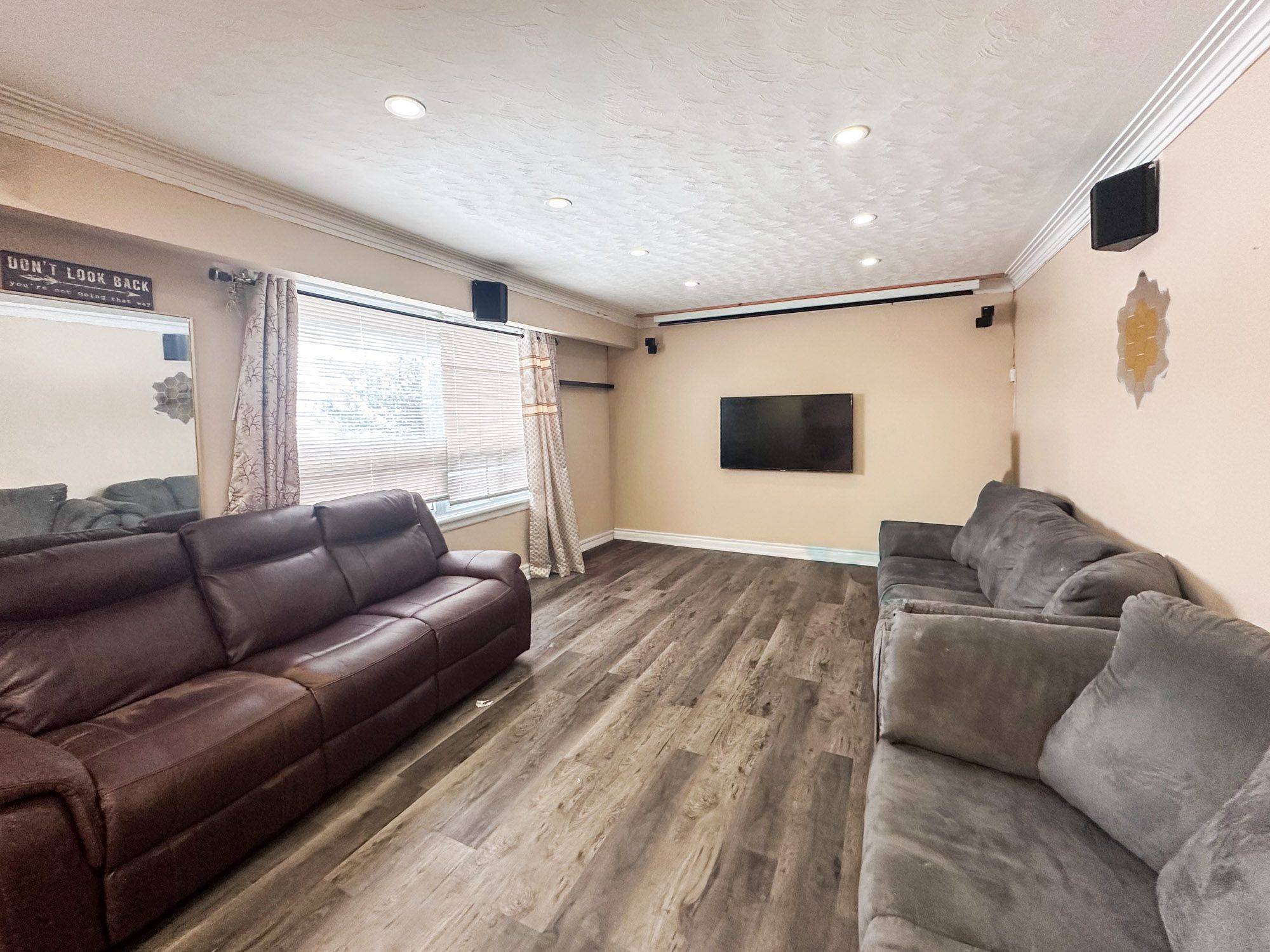 Oshawa, ON L1J 3G4,380 Arbor CT #Main floor