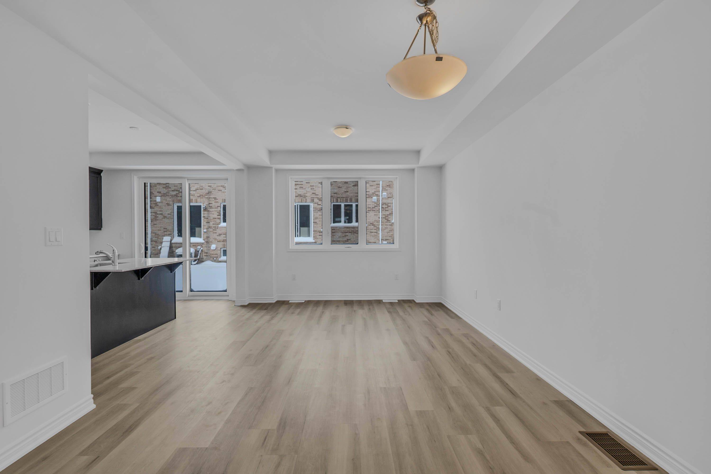 Barrie, ON L9J 0B7,16 Ivory RD