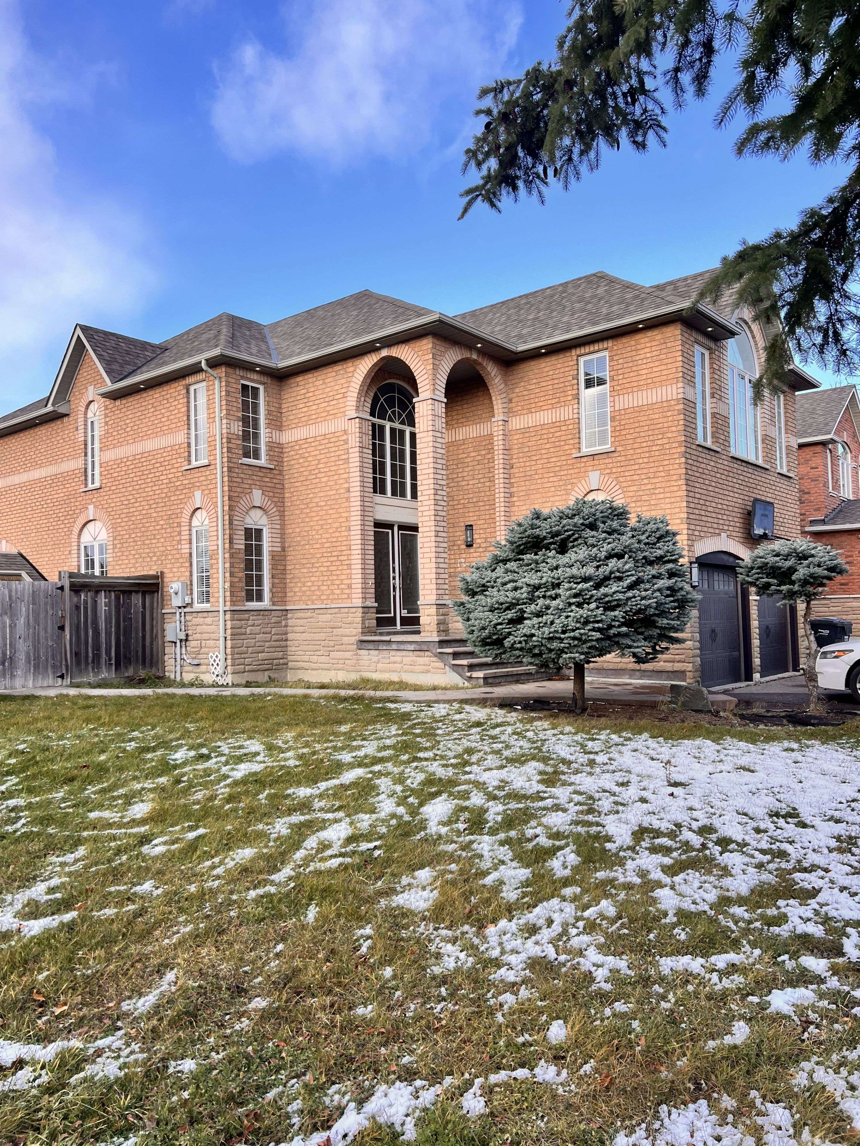 Brampton, ON L7A 1J4,2 Southbend DR S