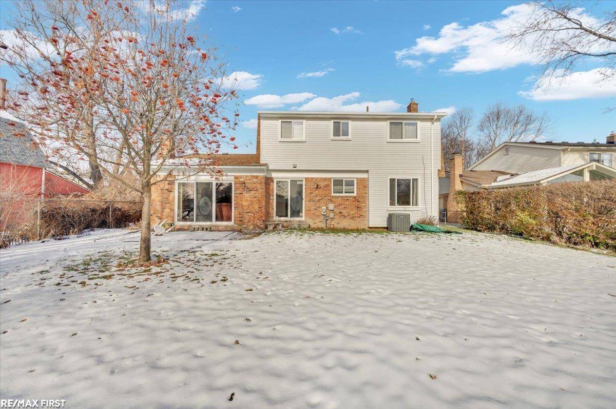 Sterling Heights, MI 48313,11654 Cavalier DR