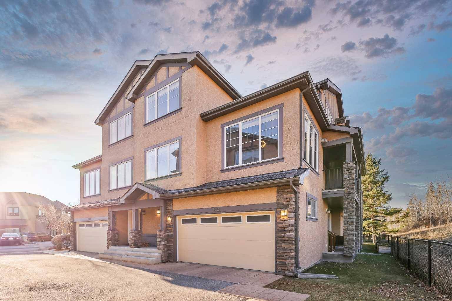 Calgary, AB T3H 5X2,10 Discovery Ridge HL SW #402