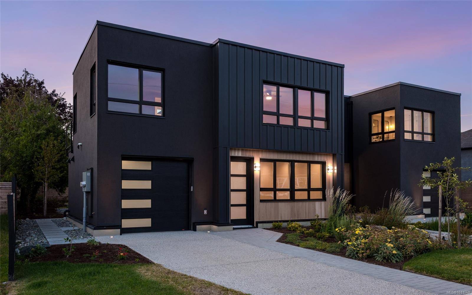 Saanich, BC V8R 2P5,1968 Kings Rd