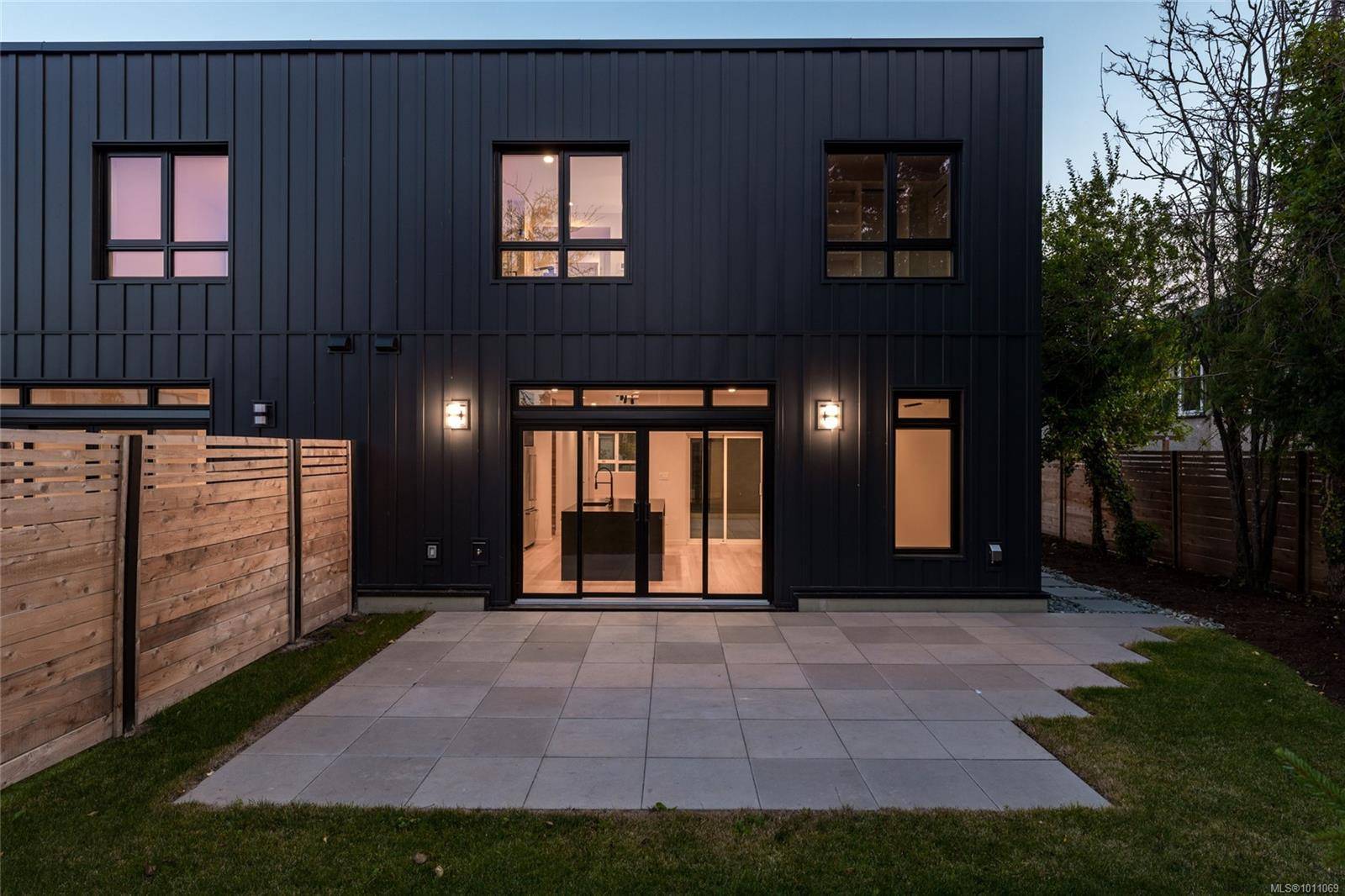 Saanich, BC V8R 2P5,1968 Kings Rd