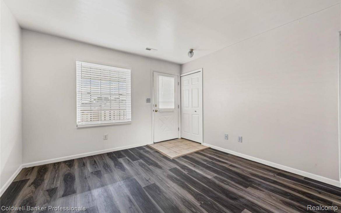 Roseville, MI 48066,20887 Flora ST