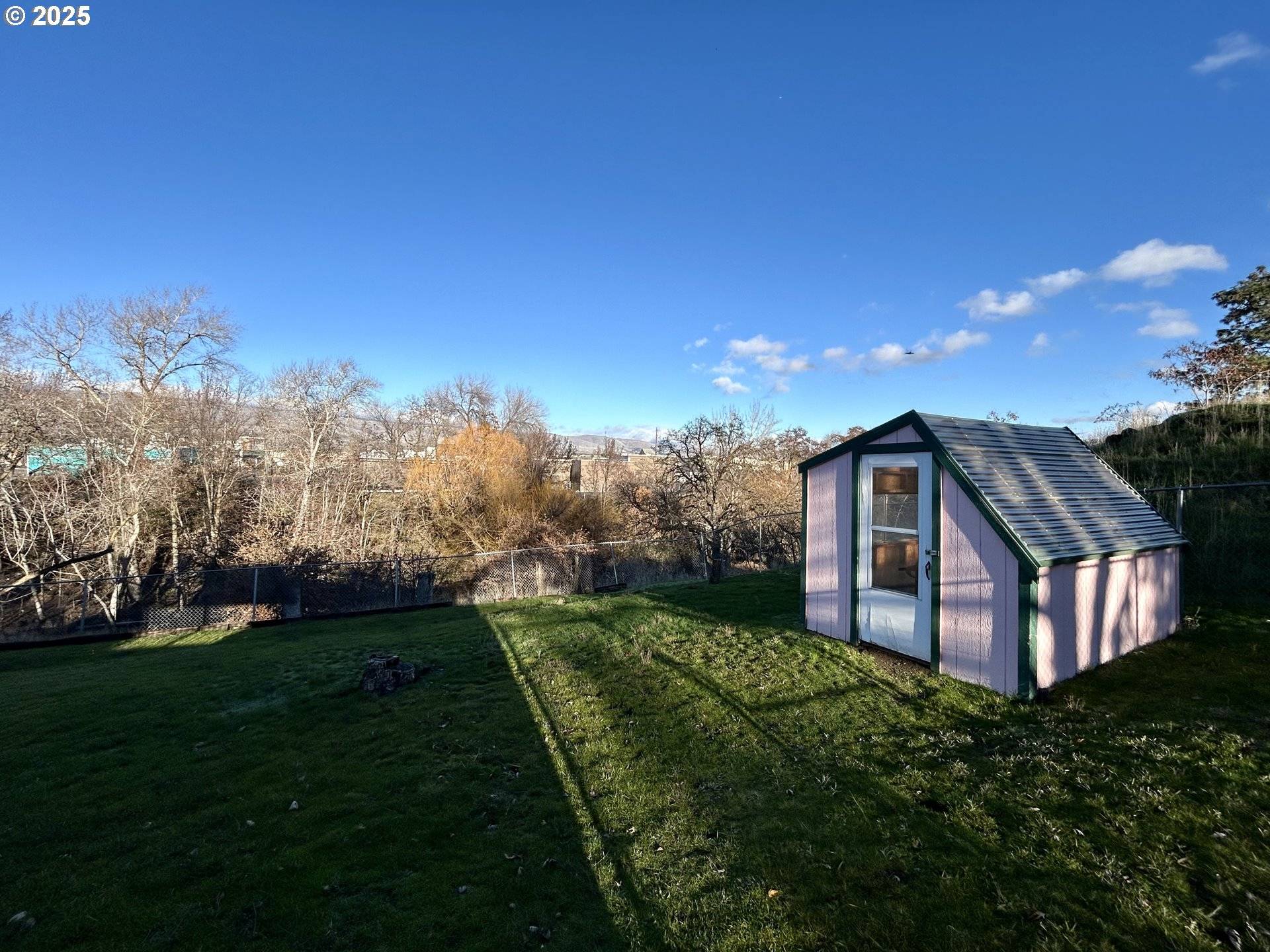 The Dalles, OR 97058,823 W 8TH ST