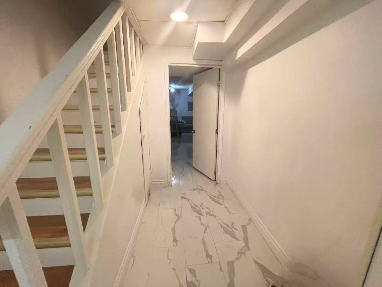 Mississauga, ON L5C 2V7,3025 Cedarglen Gate #29 Basement