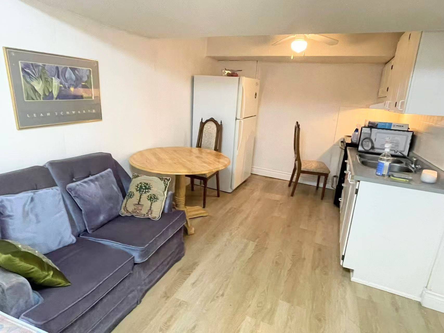 Mississauga, ON L5C 2V7,3025 Cedarglen Gate #29 Basement