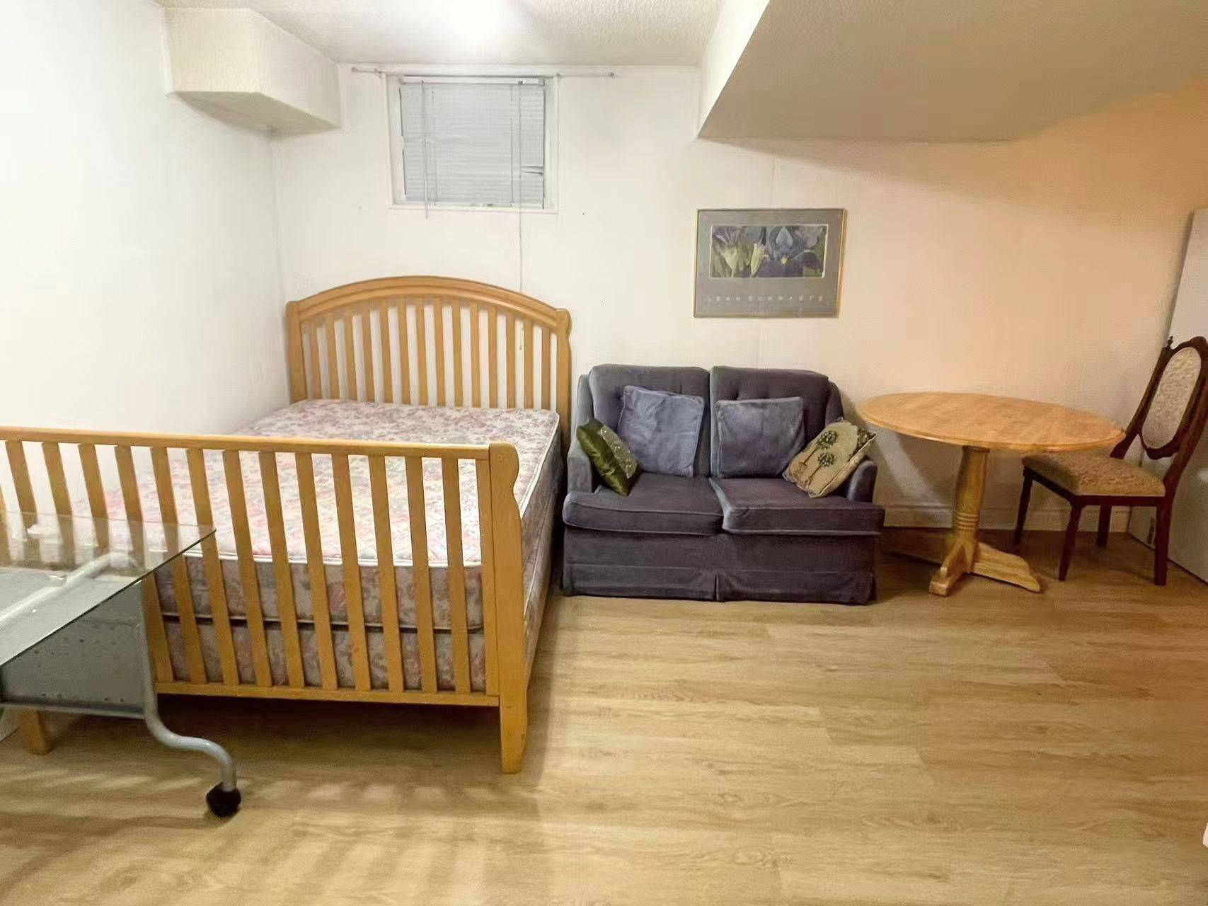 Mississauga, ON L5C 2V7,3025 Cedarglen Gate #29 Basement