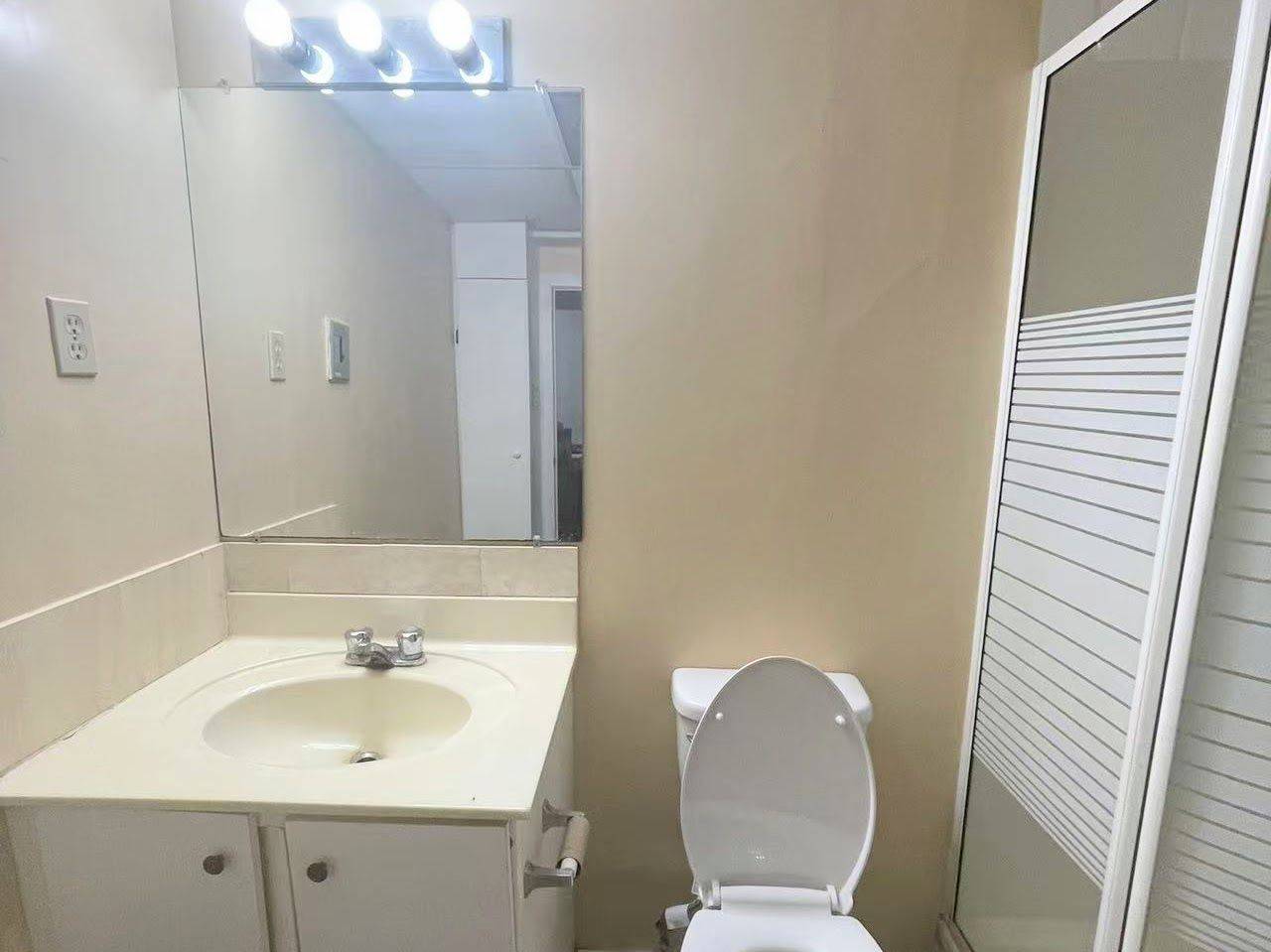 Mississauga, ON L5C 2V7,3025 Cedarglen Gate #29 Basement