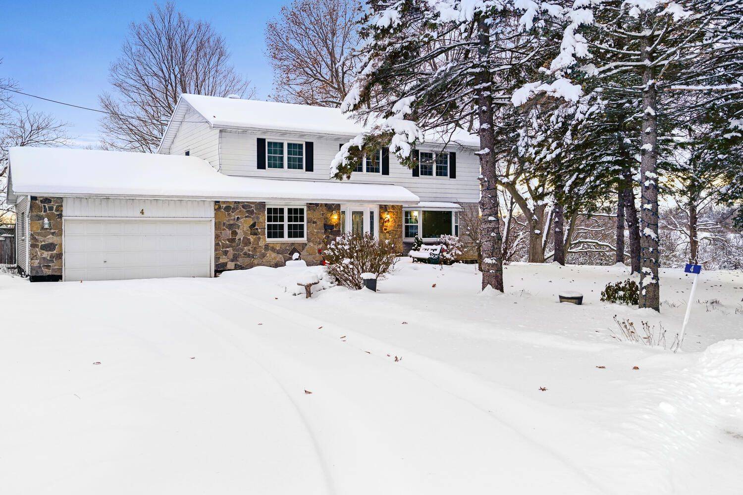 Prescott, ON K0E 1T0,4 Connell PL