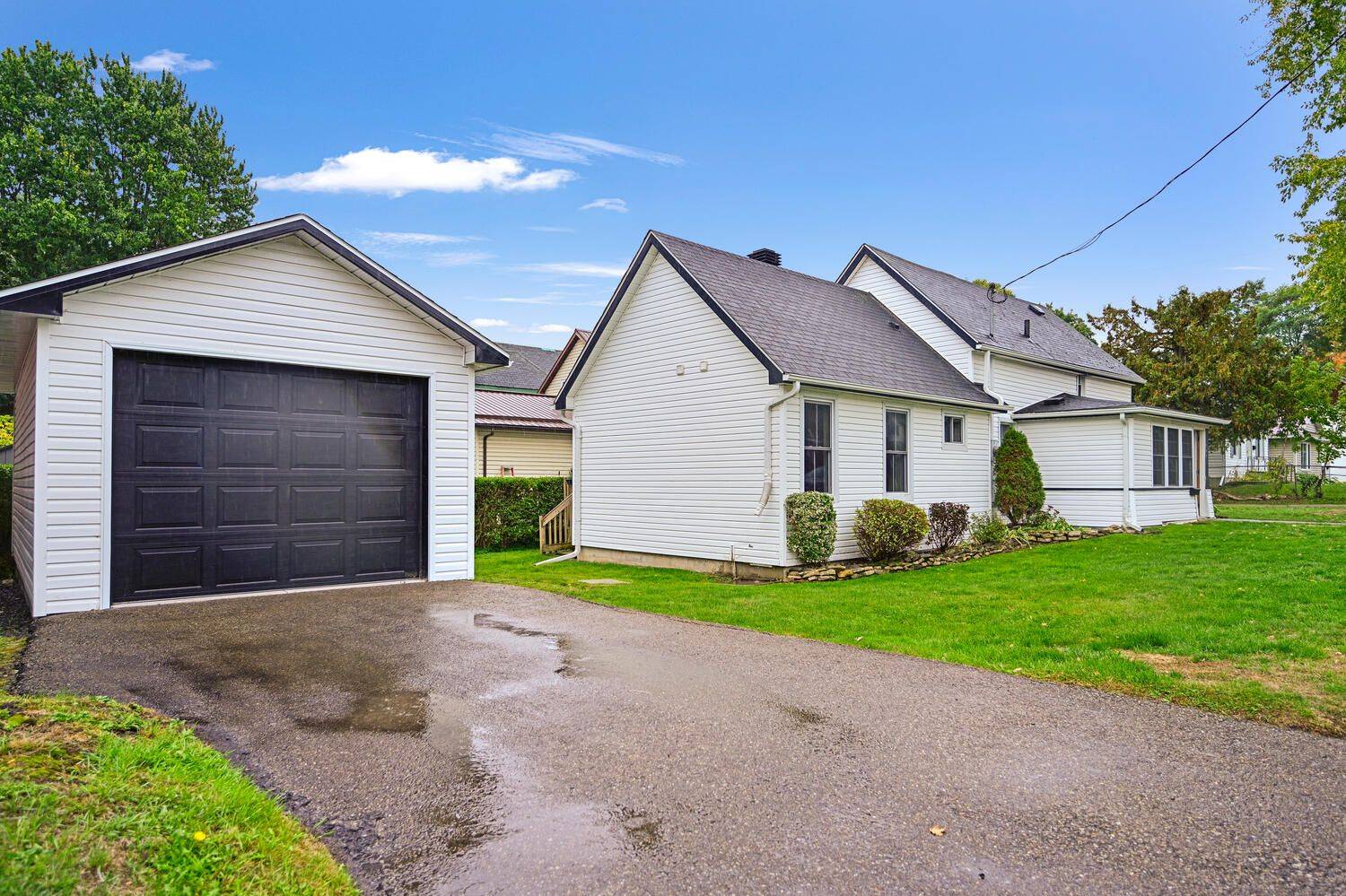 Brockville, ON K6V 1L6,189 James ST E