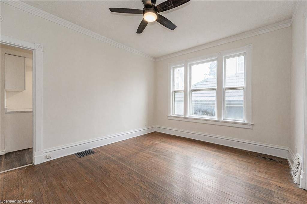 Kitchener, ON N2G 1K4,17 Hilda PL