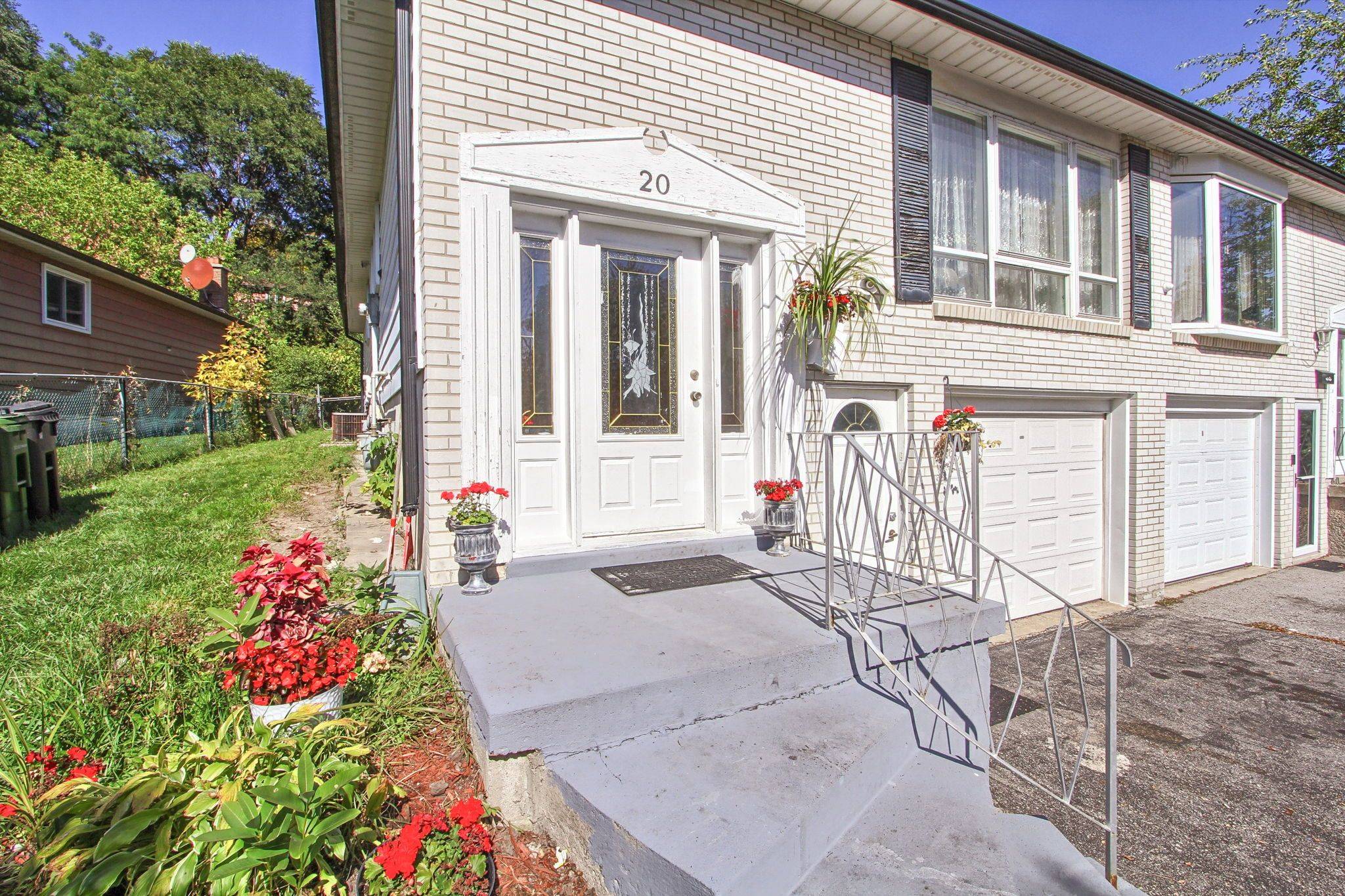 Toronto C15, ON M2H 2K8,20 Yucatan RD