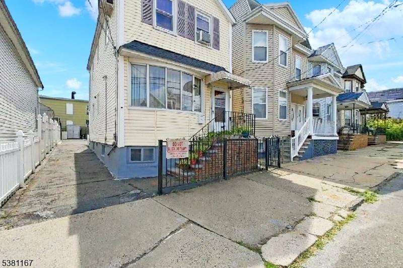 Kearny Town, NJ 07032,160 Tappan St