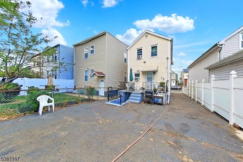 Kearny Town, NJ 07032,160 Tappan St