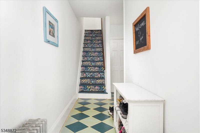 Lambertville City, NJ 08530,97 N Main St