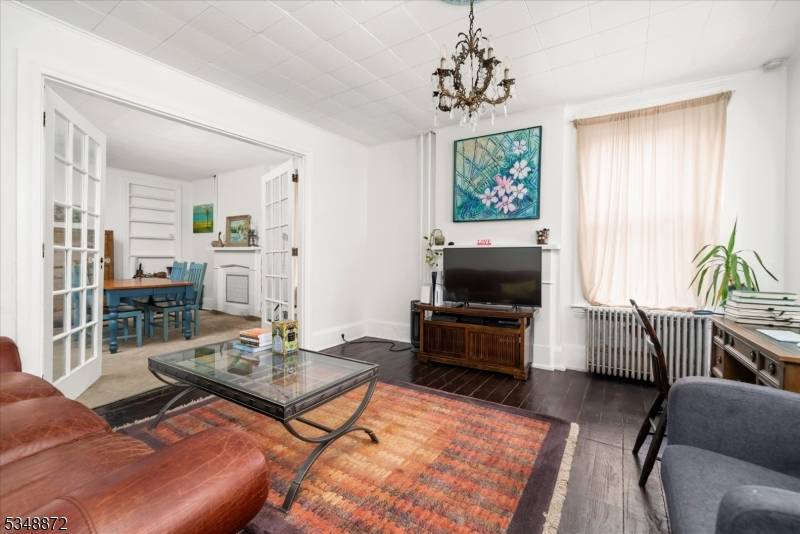 Lambertville City, NJ 08530,97 N Main St