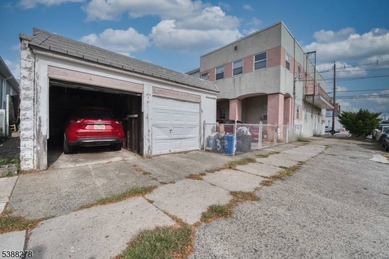 Bayonne City, NJ 07002,233 Avenue B