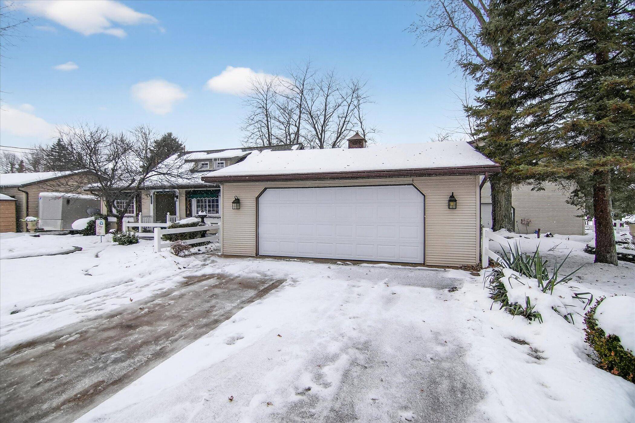 Marshall, MI 49068,289 Lyon Lake RD