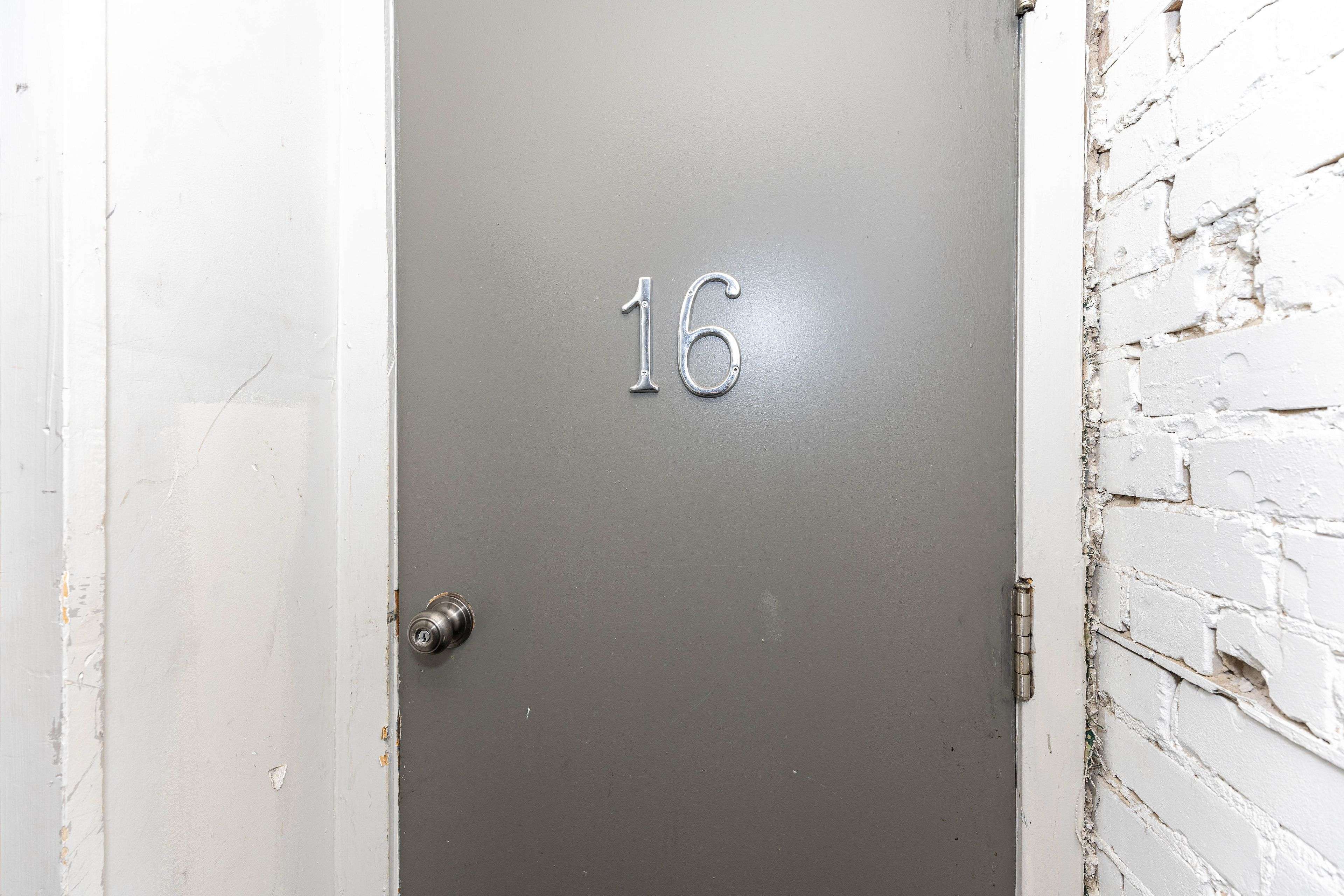 Toronto C01, ON M5S 1Y2,497 Bloor ST W #16(3rd)