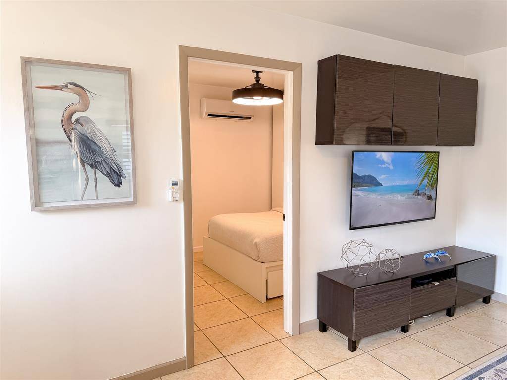 Miami, FL 33162,511 NE 161st St