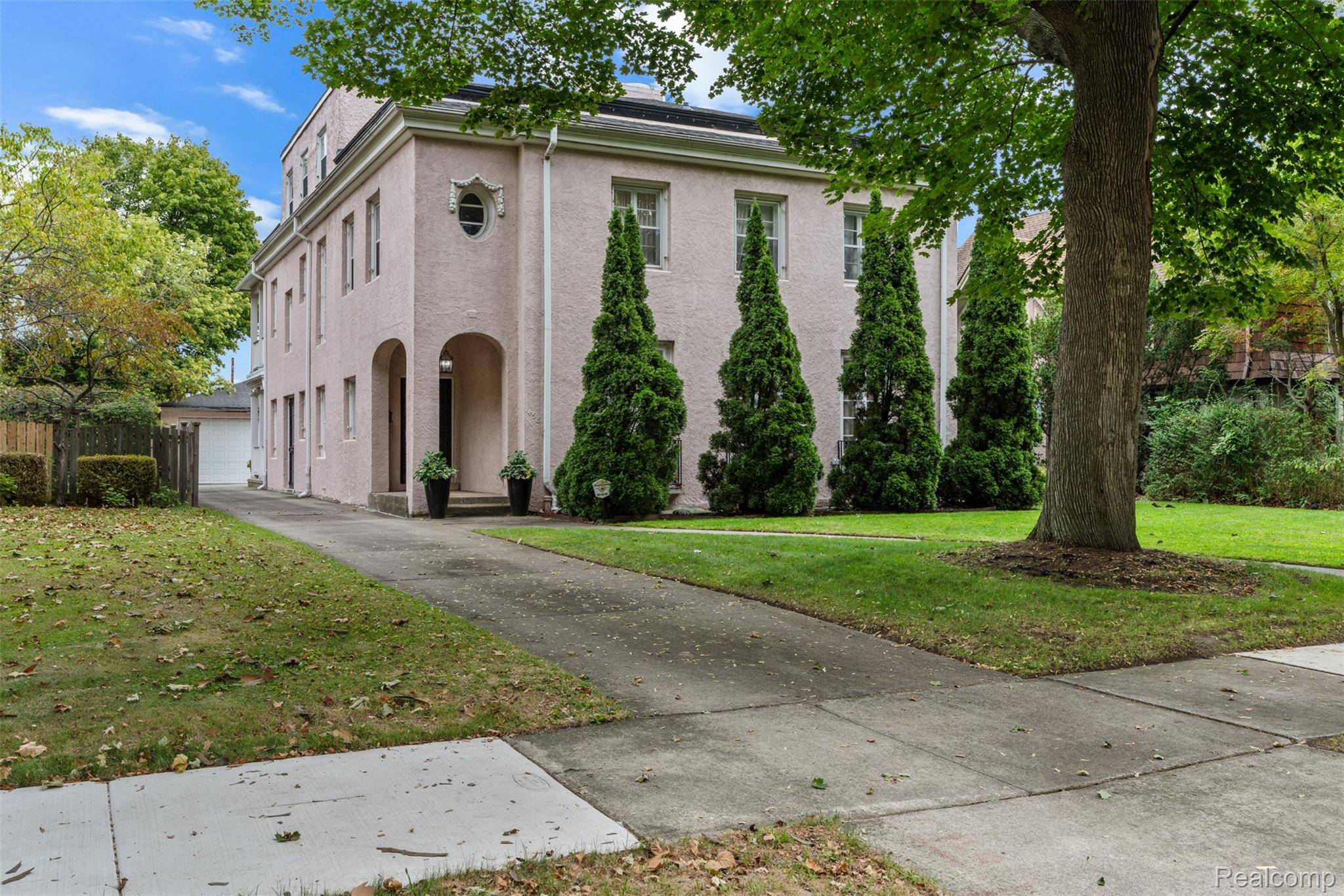 Detroit, MI 48214,1458 Burns AVE