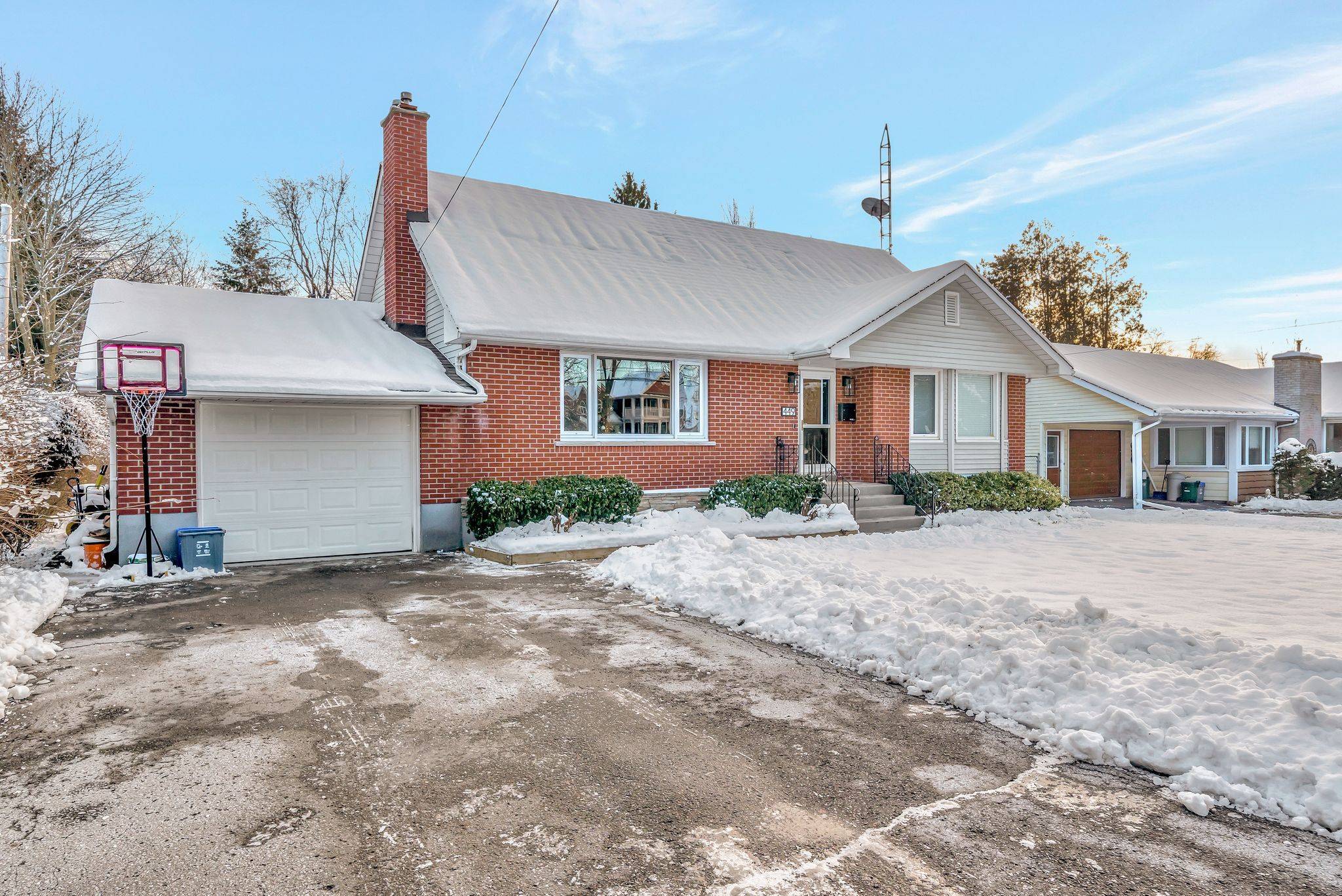 Cobourg, ON K9A 1M7,449 King ST E