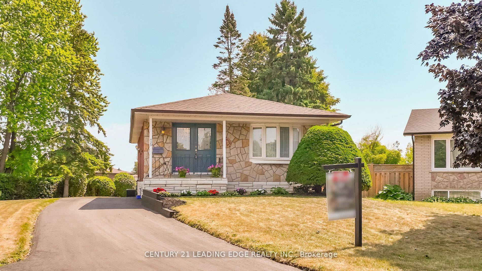 Oshawa, ON L1H 6K5,529 Carman CT