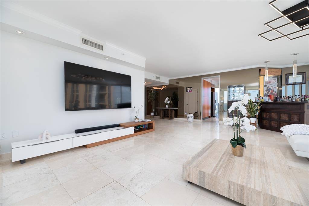 Sunny Isles Beach, FL 33160,17555 Collins Ave #1608