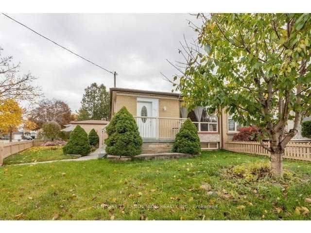 Richmond Hill, ON L4C 3H9,301 Browndale CRES #Main