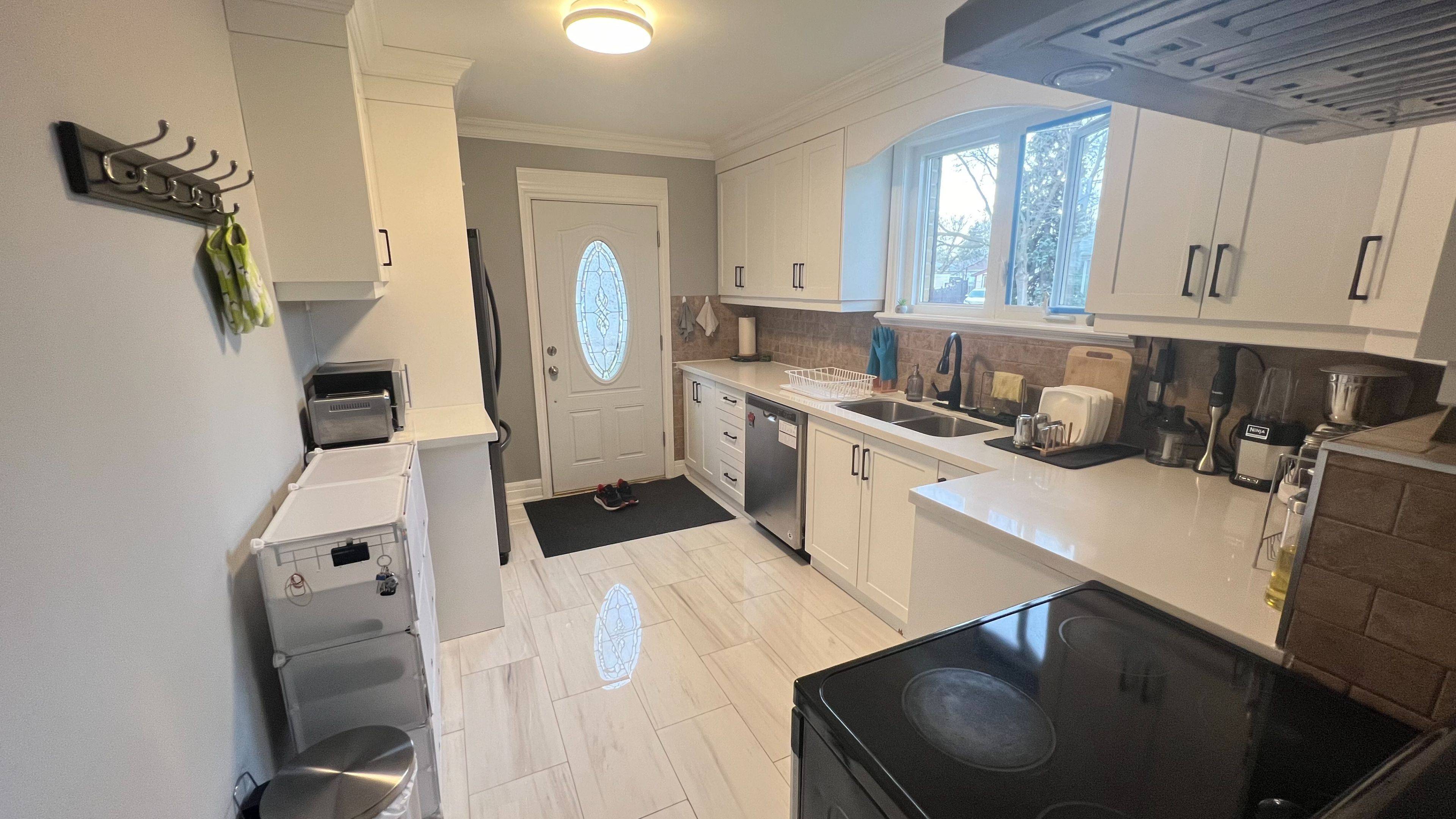 Richmond Hill, ON L4C 3H9,301 Browndale CRES #Main